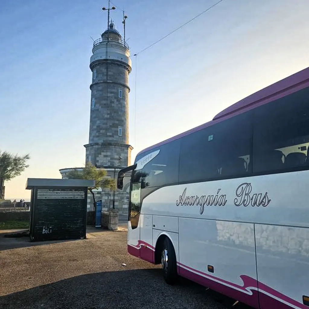 Autocares Valle-Niza en la playa Axarquía bus, Alquiler de Autobuses, microbús, minibús, VTC...